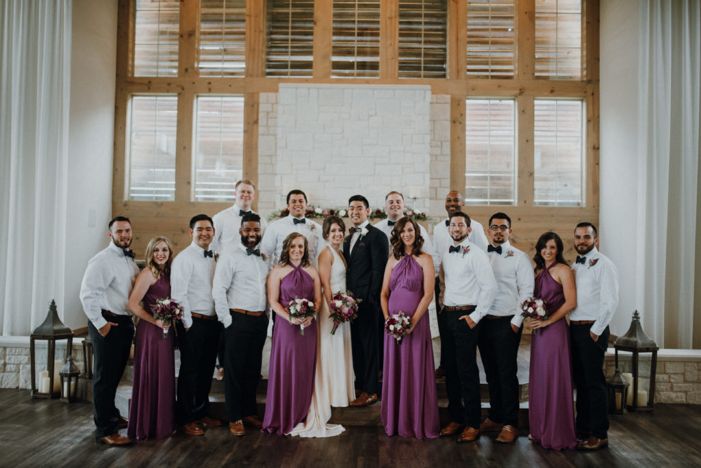 How to pose the bridal party